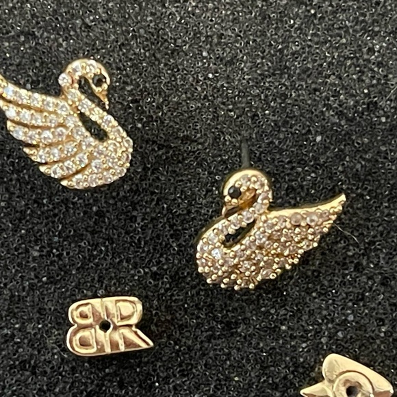 banana republic Gold and crystal swan Earrings - Picture 4 of 4